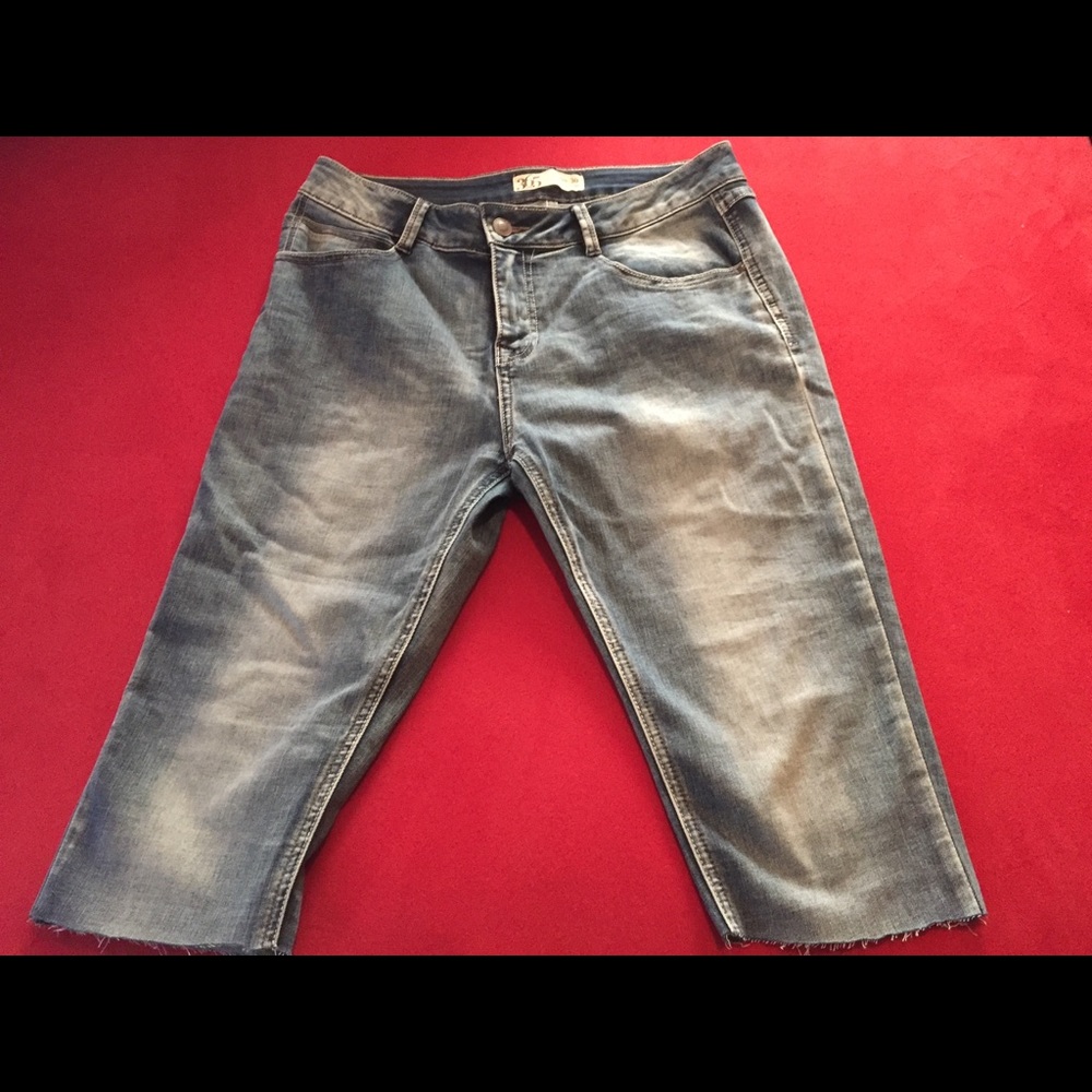 365 Denim Shorts Sz 30 (11/12)